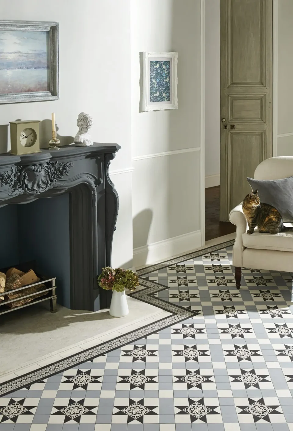 Oplev en tidløs elegance i din stue med vores victorianske fliser. Skab en fortryllende atmosfære og bring historisk charme ind i dit hjem med disse unikke flisemønstre.