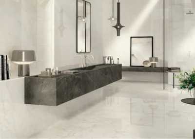 Oplev luksuriøs elegance med vores udvalg af marmorfliser til dit badeværelse. Skab et tidløst og raffineret udseende med disse smukke og holdbare materialer.