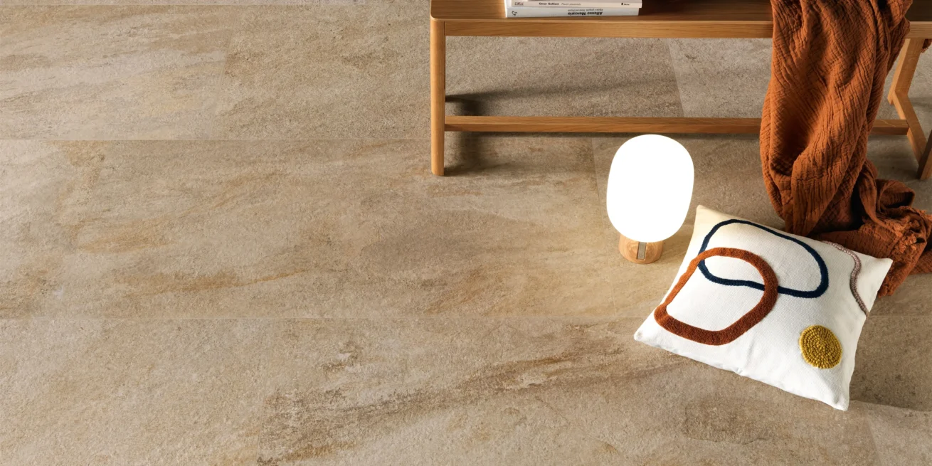 Oplev tidløs skønhed og slidstærke egenskaber med vores sandfarvede gulv klinker. Skab et elegant og naturligt look i dit hjem med vores steninspirerede design.