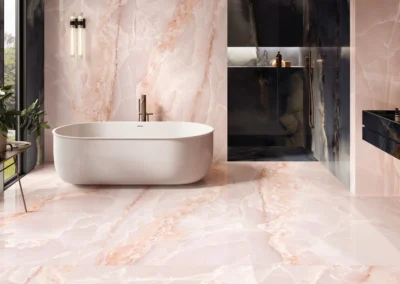Bring en unik charme til dit badeværelse med pink klinker. Udforsk vores udvalg og skab et friskt og stilfuldt udtryk med disse farverige og moderne fliser.