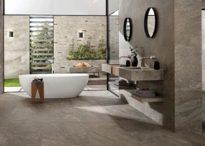 Skab et fortryllende badeværelse med stenklinker. Oplev den naturlige skønhed og tidløse elegance med vores udvalg af steninspirerede fliser.