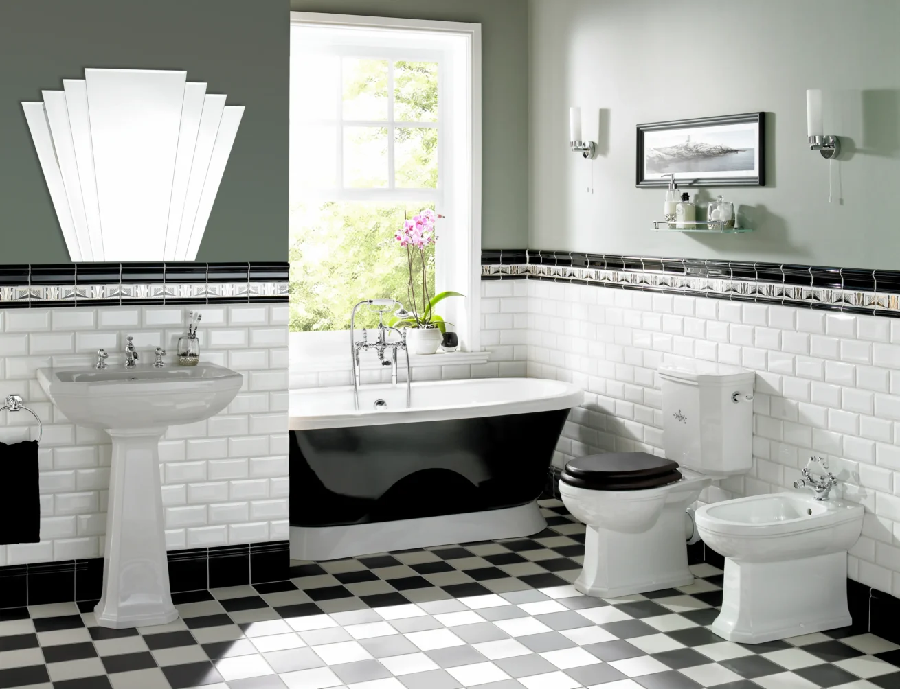 Skab et tidløst og elegant badeværelsesrum med kontrasterende sorte og hvide metrofliser – et udtryk for klassisk raffinement og stil.
