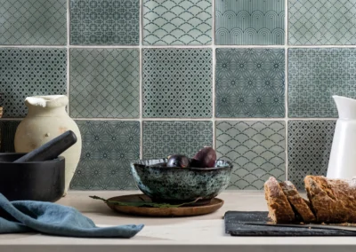 Opgrader dit køkken med vores forfriskende patchwork mint vægfliser. Skab et unikt udtryk og tilføj charme til dit rum med dette stilfulde design.