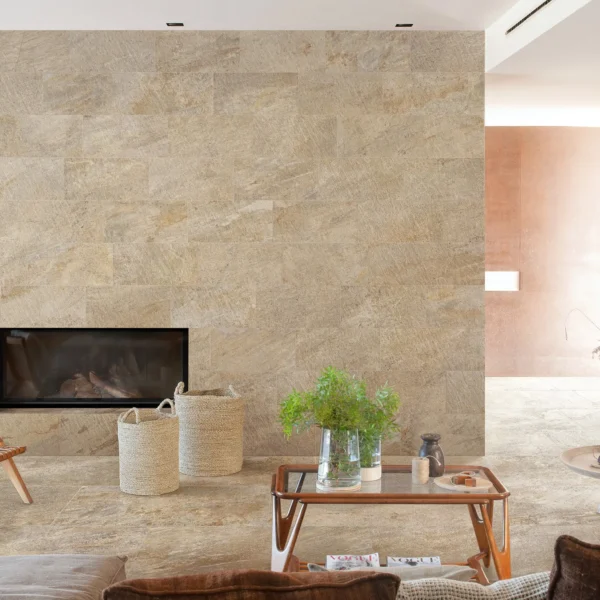 Inspiration til stuefliser – Nor Beige gulvklinker skaber et varmt og indbydende miljø med sit tidløse stenlook.